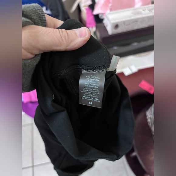 Bombshell - Picture 3 of 3